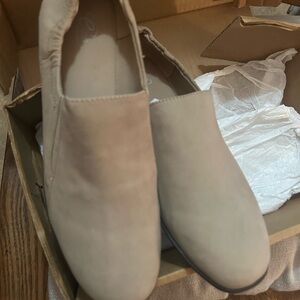 Easy Spirit Beige Slip-On Flats *NARROW* Size 8.5